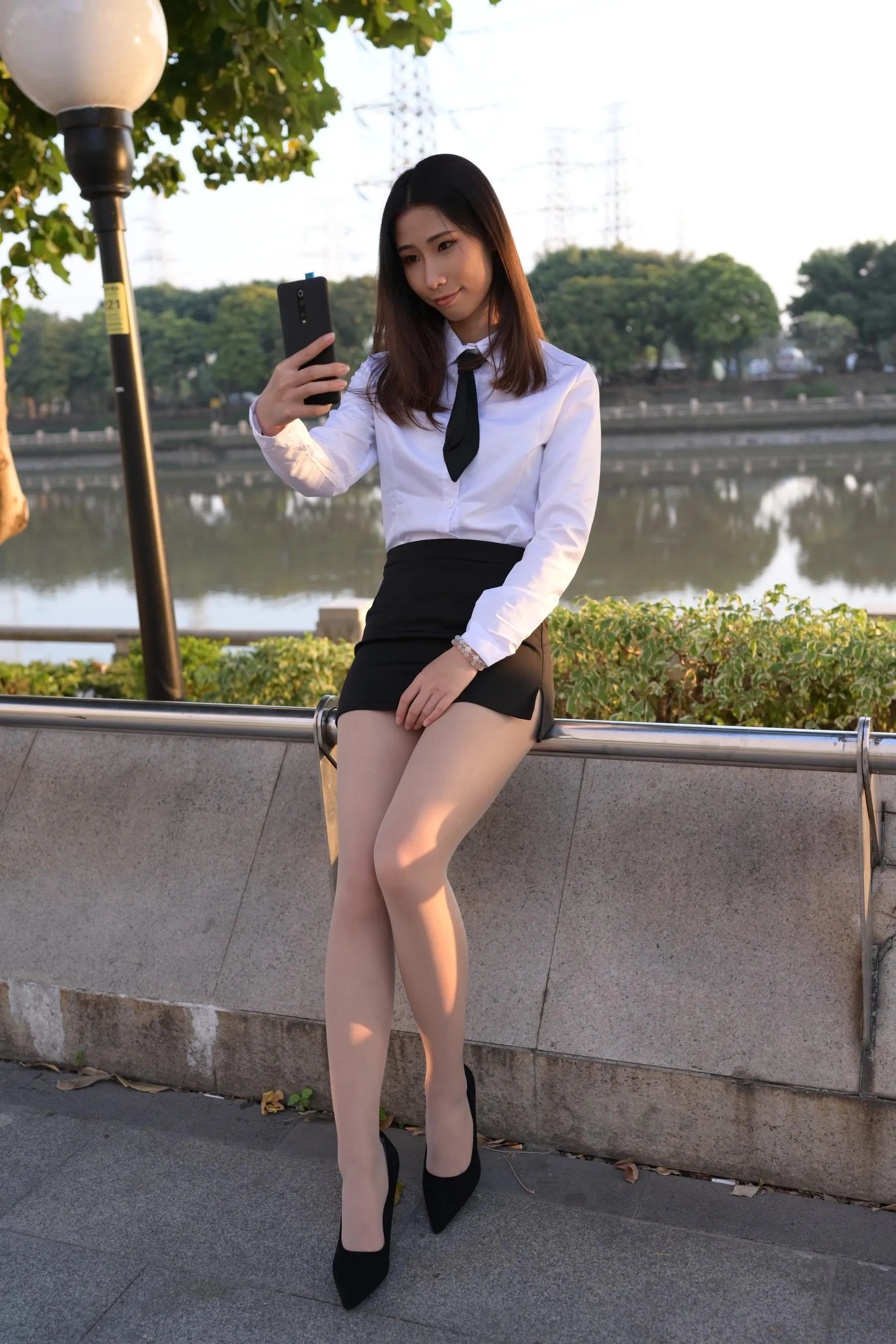 [魔镜街拍] NO.082 SM_0006街拍肉丝高跟制服ol小姐姐 [203P]插图8